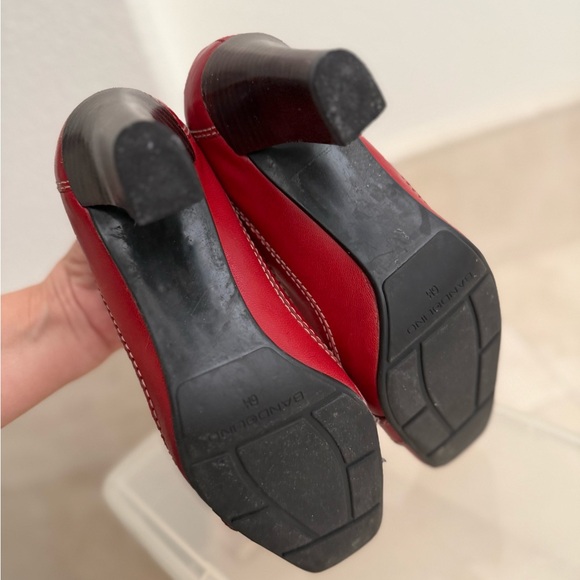 Red Bandolino heels with buckle detail - Picture 4 of 6
